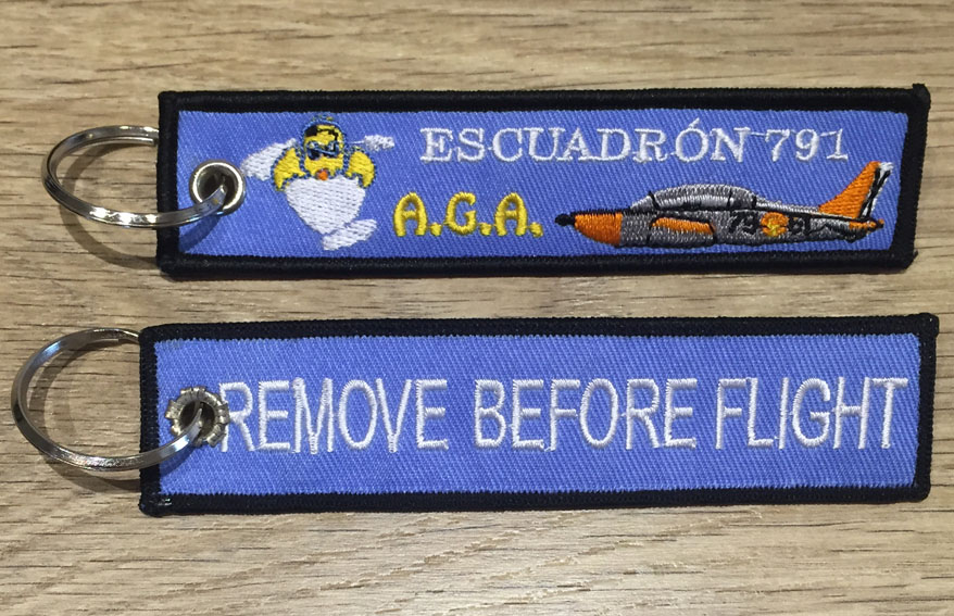 Llavero Remove Before Flight \"Escuadrón 791 Elemental\" azul